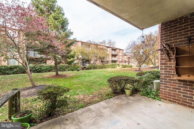 Building Photo - 9705 Kings Crown Ct