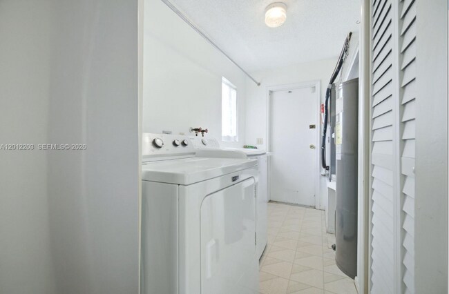Building Photo - 920 NW 92nd Ave