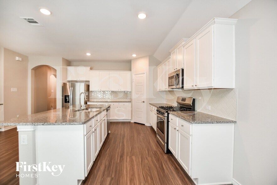 Building Photo - 808 Fredericktown Rd