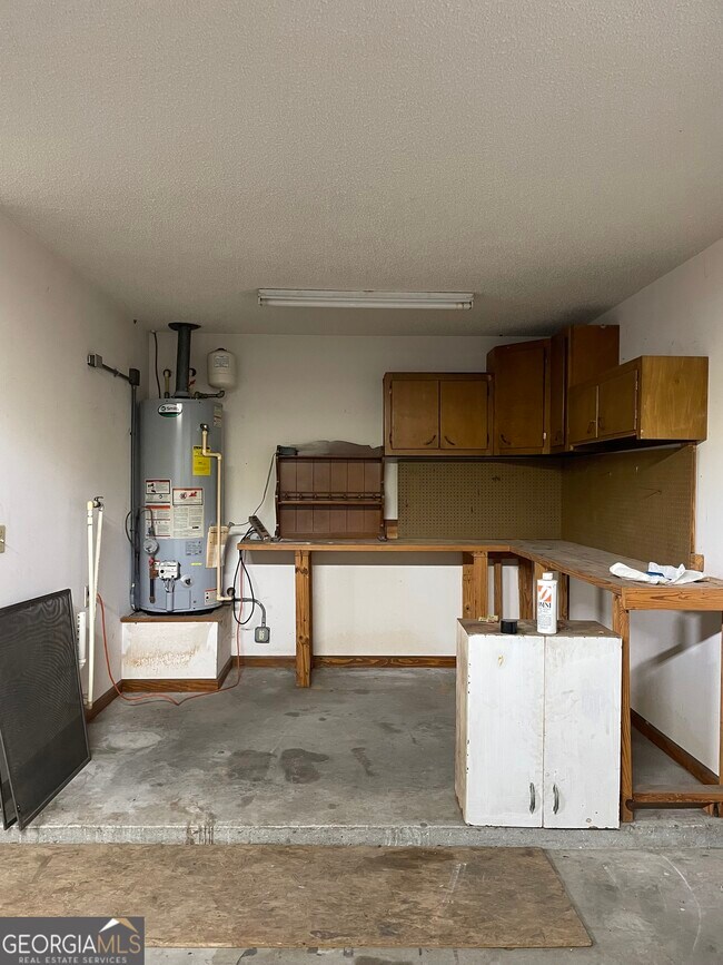 Building Photo - 211 N Woodvalley Dr