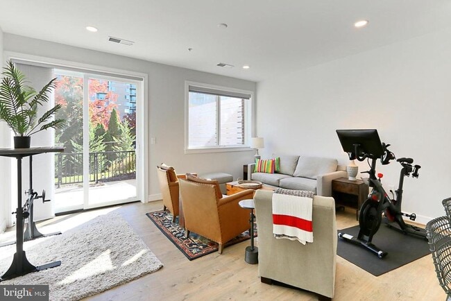 Building Photo - 635 Slaters Ln