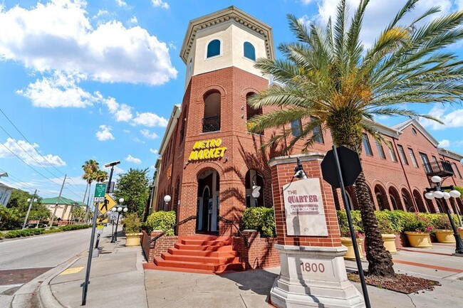 Building Photo - 2010 E Palm Ave