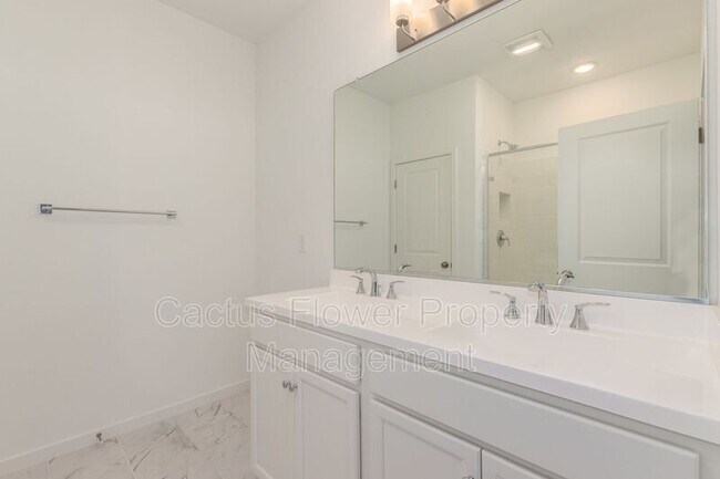 Building Photo - 3044 W Bent Tree Dr