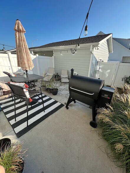 Building Photo - Room in Townhome on Perry Creek Rd