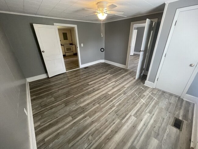 Building Photo - 2 bd 1 ba