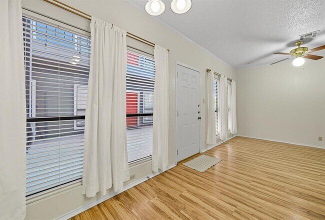 Building Photo - 2804 Rio Grande St