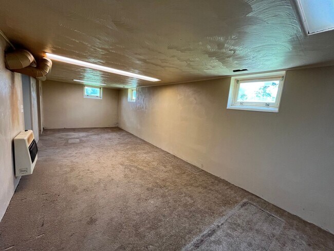 Building Photo - Two Bedroom Single Family Home on 3 Acres!