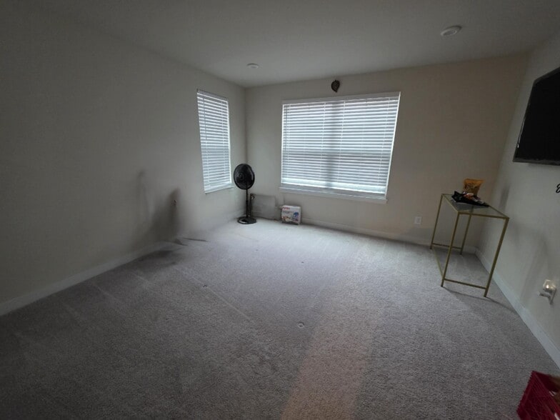 Building Photo - 9773 Oaklawn Blvd NW