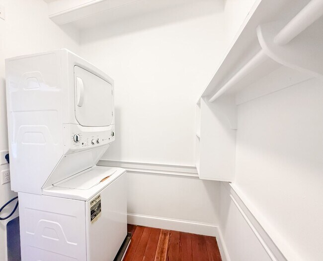 Building Photo - Renovated One-Bedroom Gem Steps from Train, Dining & Shopping