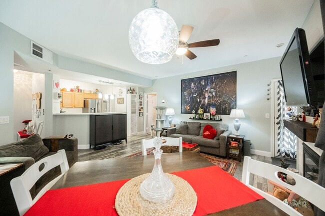 Building Photo - Beautiful 2 bedroom condo-North Las Vegas