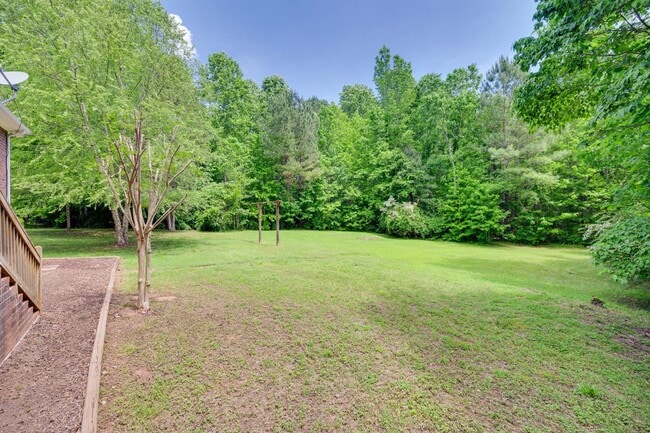 Building Photo - Beautiful 3 bedroom 2 bath Ranch with Bonu...