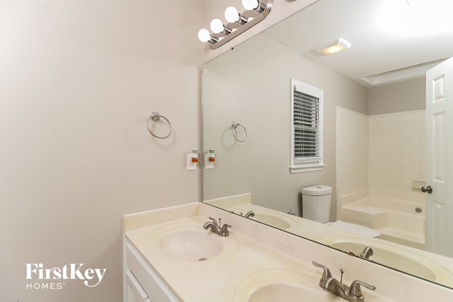 Building Photo - 3612 River Lake Ct