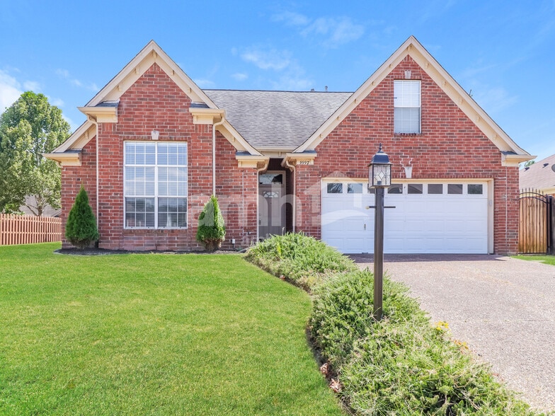 Primary Photo - 9997 Woodland Grove Dr