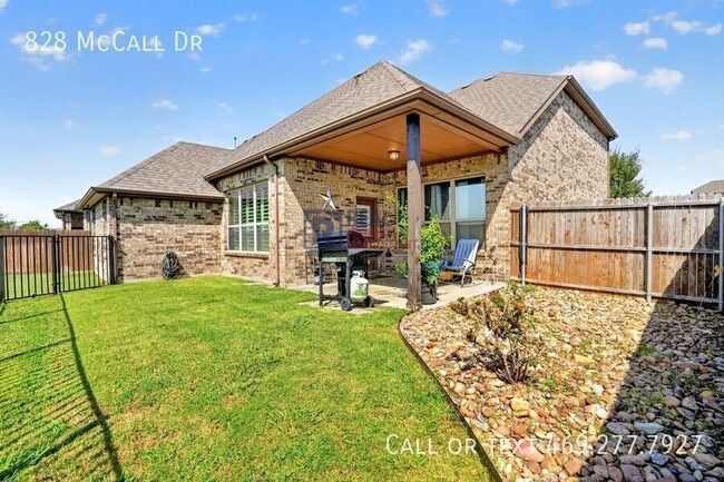 Building Photo - 828 McCall Dr