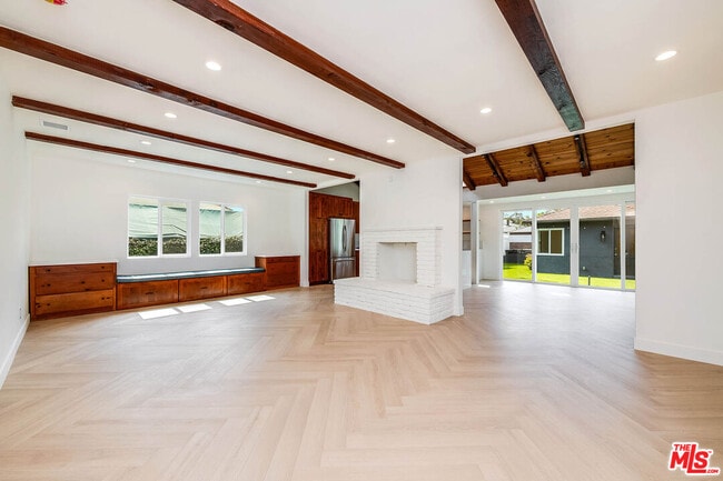 Building Photo - 749 N Niagara St