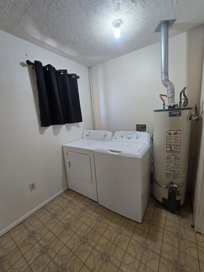 Building Photo - 3 bedroom, 2 bathroom home in Rio Rancho L...