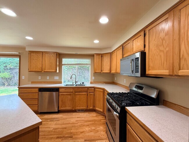 Building Photo - 1042 Duvall Place Northeast