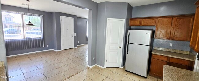 Building Photo - 587 S Buena Vista Ct