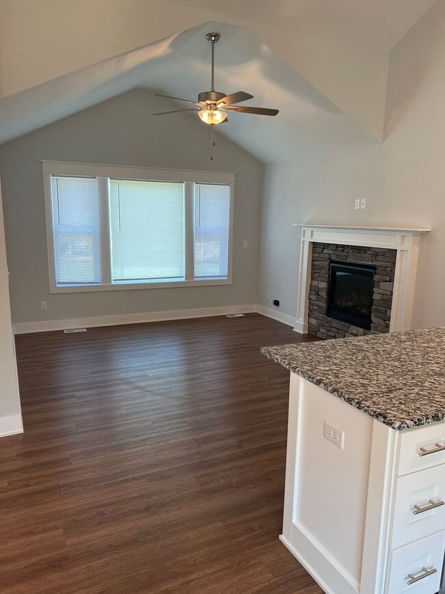 Building Photo - NEW PRICE!!!  Don't miss out.