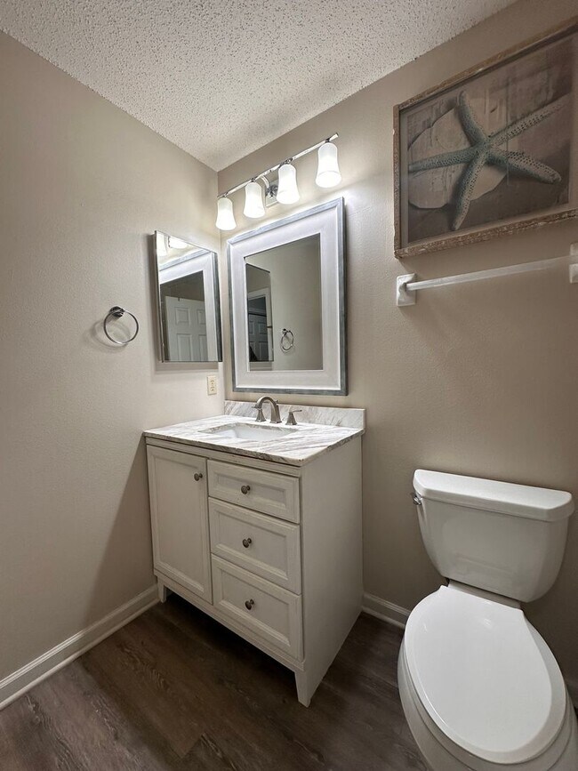 Building Photo - 50% OFF FIRST MONTHS RENT---- Condo in Miramar Beach