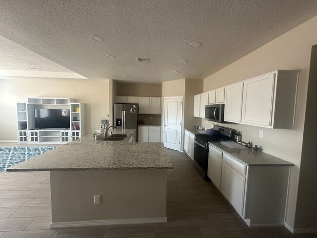Building Photo - 2164 Solara Loop NE