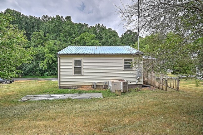 Building Photo - 707 Tuggle Hill Rd