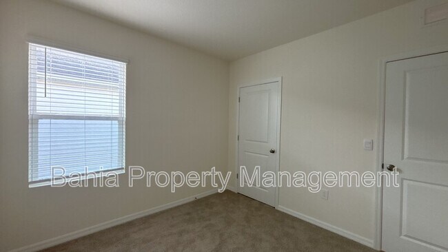 Building Photo - 1516 Ellesmere Ave