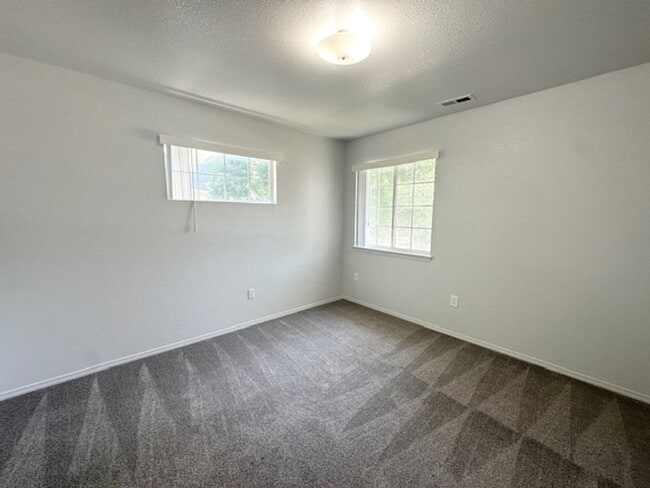 Building Photo - Affordable living at Westside Apartments!