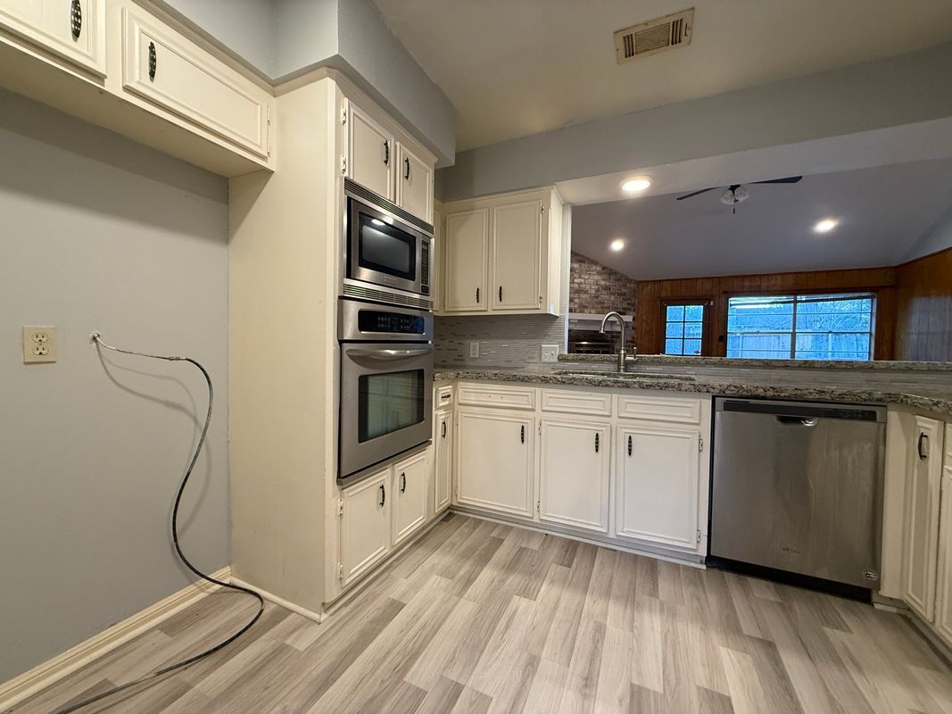 Building Photo - 422 Gamewood Dr