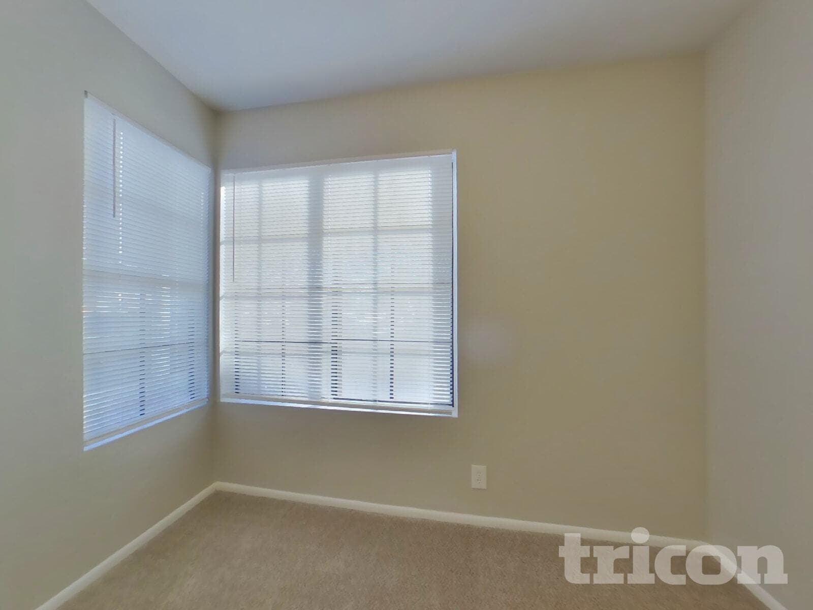 Building Photo - 2455 E Broadway Rd