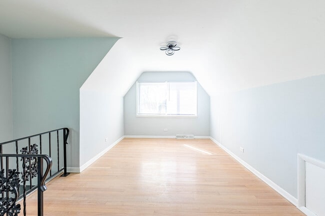 Building Photo - 4914 W 32nd Pl