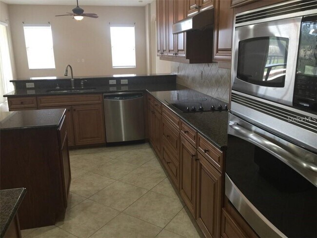 Building Photo - 5570 Rock Dove Dr