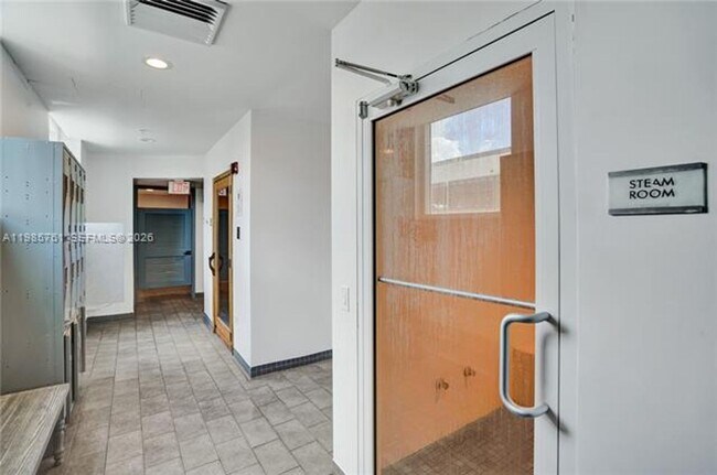 Building Photo - 480 NE 30th St