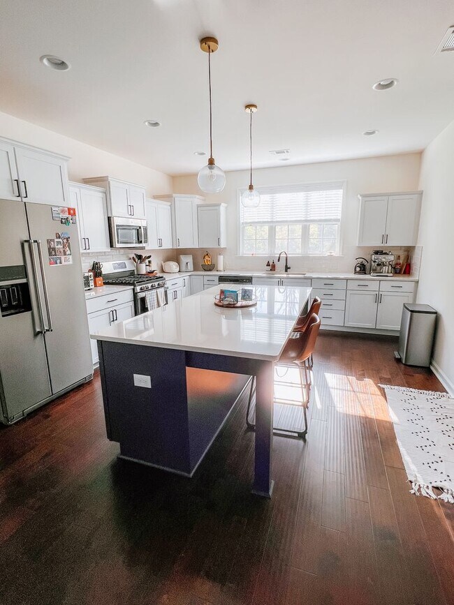 Building Photo - 9852 Bluestone Cir