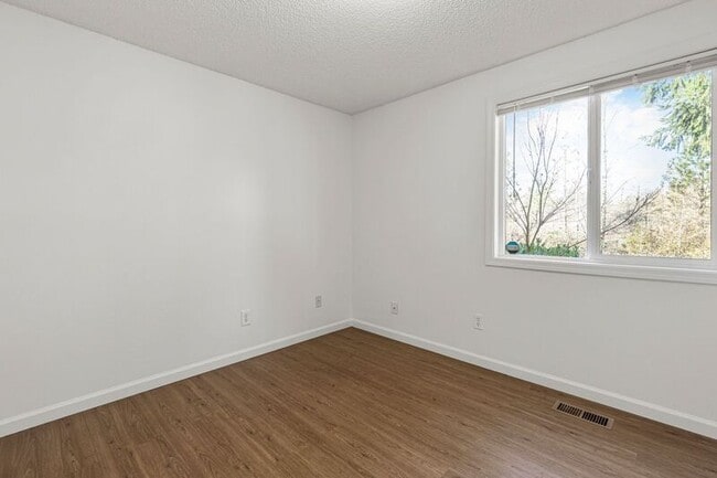 Building Photo - 14520 NW Hunters Dr