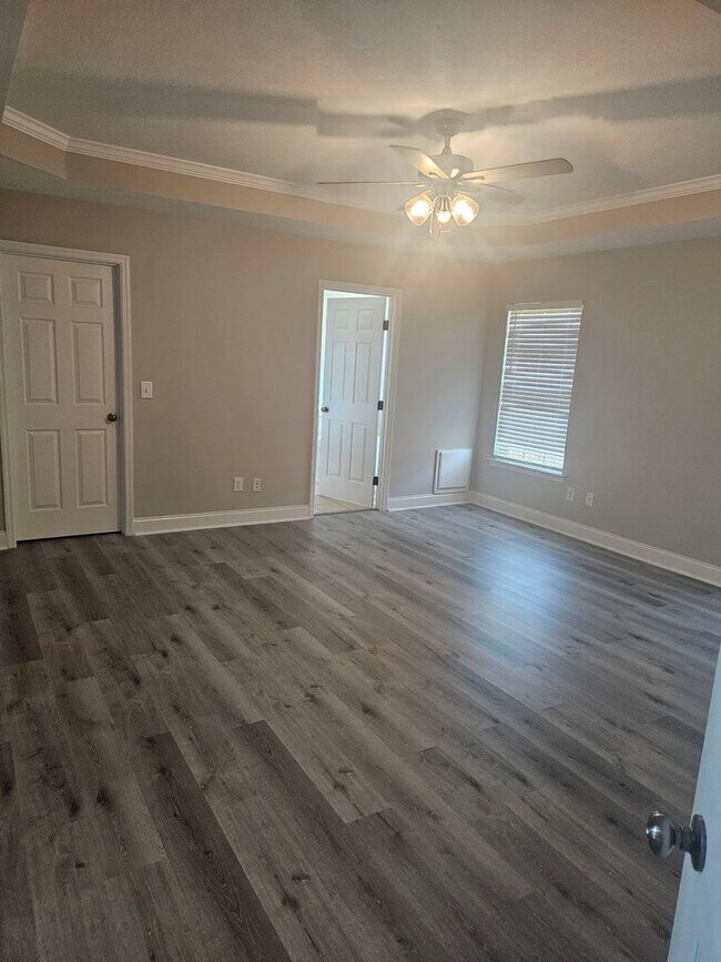 Building Photo - 4 Bedroom Brick Ranch