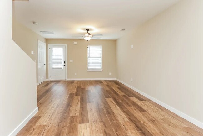 Building Photo - 212 Emmett Dr