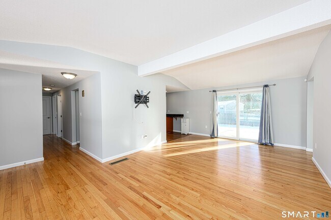 Building Photo - 49 Kimberly Cir