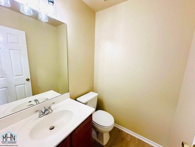 Building Photo - Big & Beautiful 5 bed/3.5 bath 2 Story home that's conveniently located to Randolph AFB