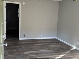 Building Photo - 276 White Bridge Pike