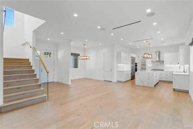 Building Photo - 5537 Vanalden Ave