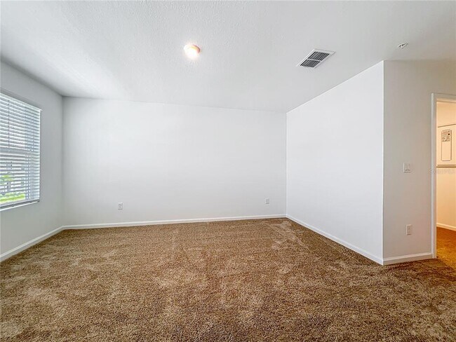 Building Photo - 9824 Walkway Dr