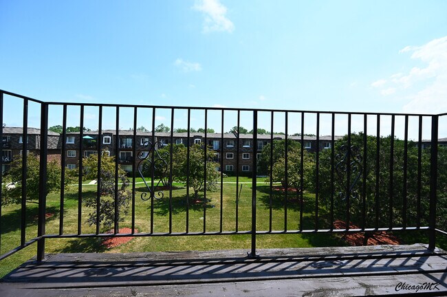 Building Photo - 9381 Bay Colony Dr