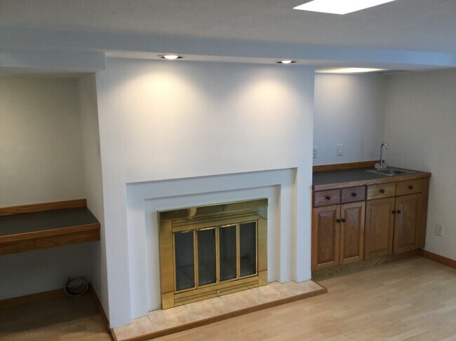 Building Photo - 2309 Wellington St