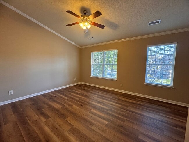 Building Photo - Fabulous 4BR 2.5 Home