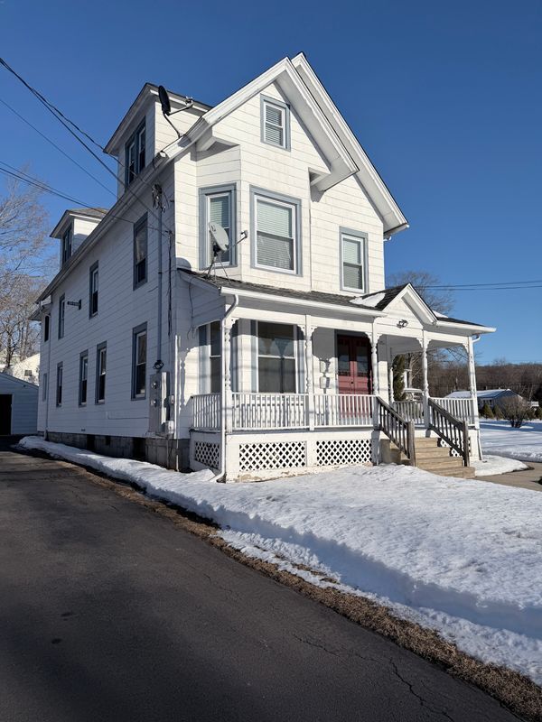 Building Photo - 79 Meadow St