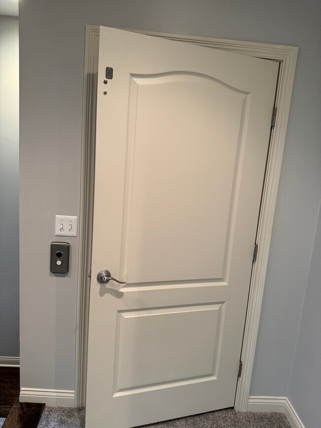 Building Photo - 512 S Grand Ave