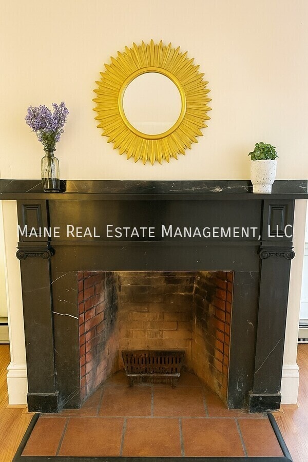 Building Photo - 11 Gilchrest St
