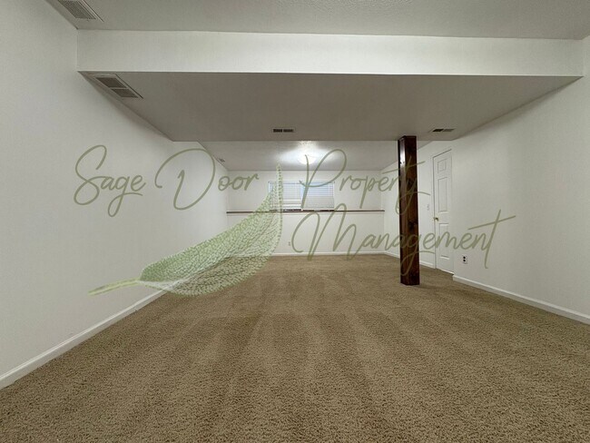 Building Photo - BEAUTIFUL BLUE SPRINGS HOME!!!