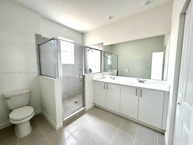 Building Photo - 2877 SE 24th Ct